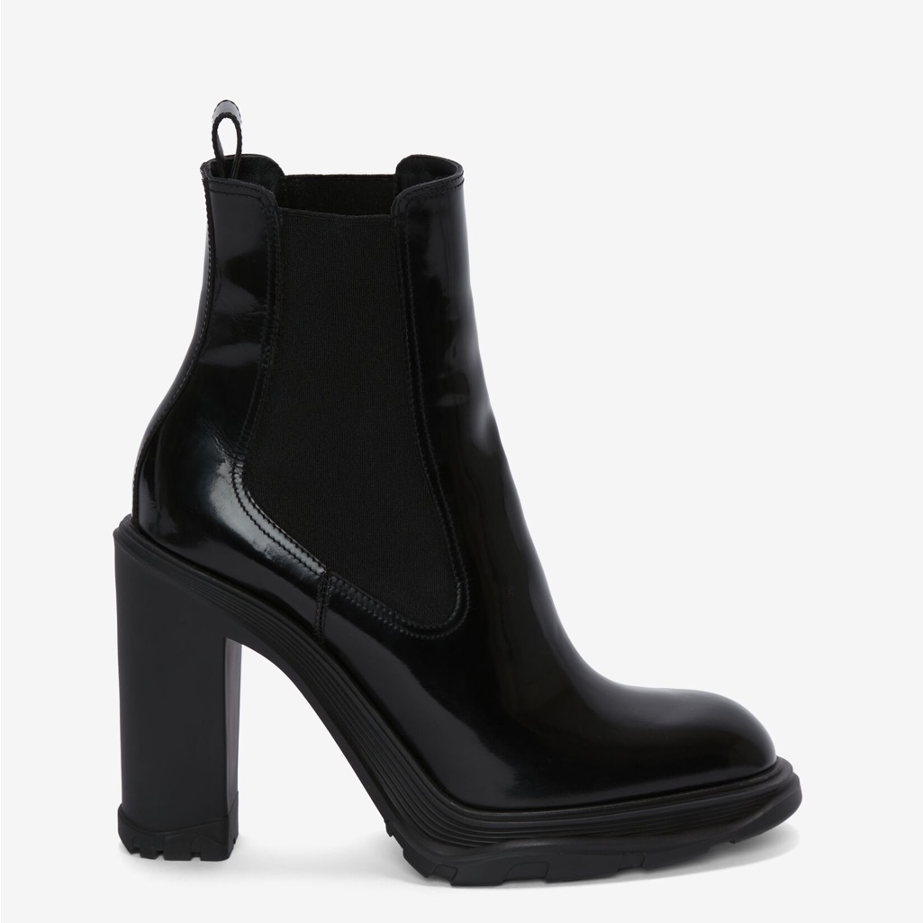 Alexander Mcqueen Tread Heeled Chelsea Boot In Black Size 9